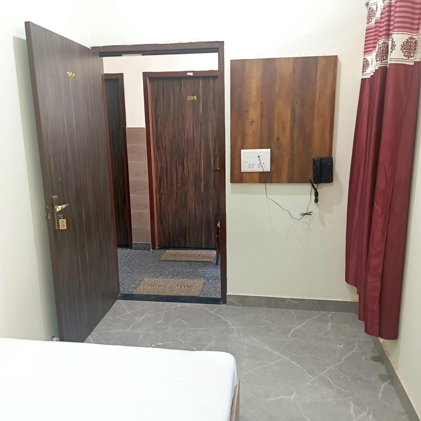 Hotel Shri Girraj Residency Mathura Exterior foto
